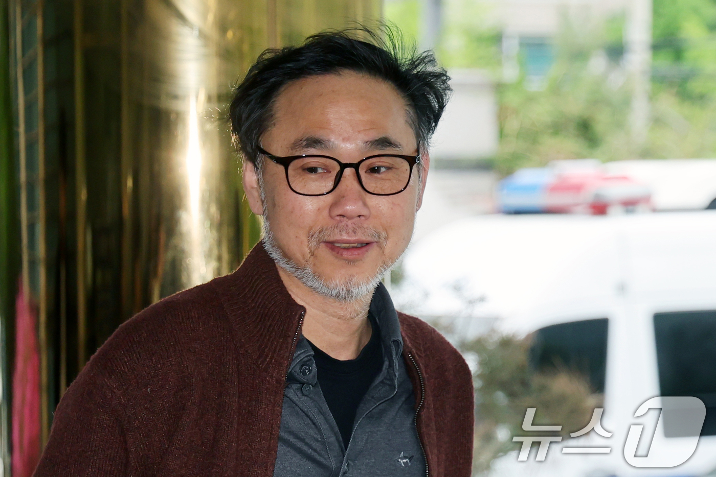 (서울=뉴스1) 황기선 기자 = 김순환 서민민생대책위원회(서민위) 사무총장이 20일 오전 서울 영등포경찰서에서 고발인 조사를 위해 발걸음을 옮기고 있다.서민위는 성폭행 피해를 신고 …