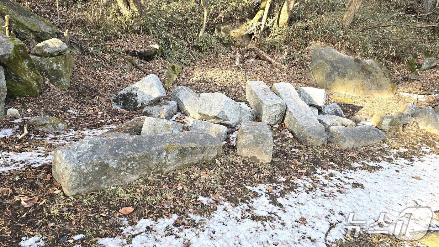 본문 이미지 - '고려~조선시대' 것으로 보이는 석축 등.(제천시 제공. 재판매 및 DB금지)    