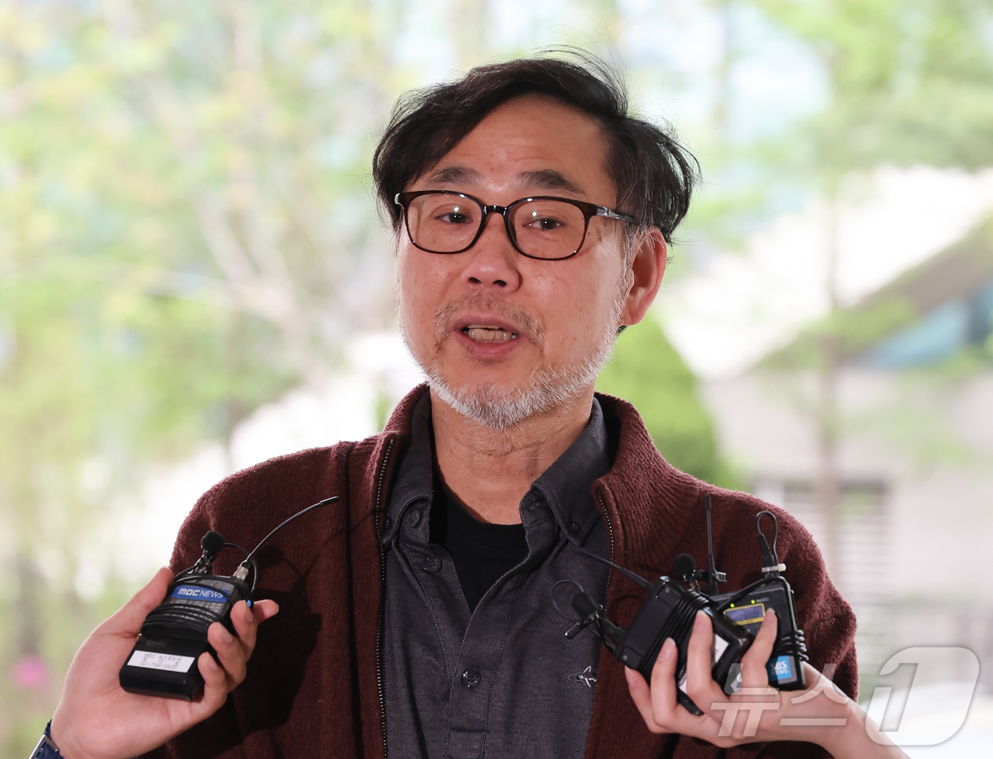 (서울=뉴스1) 이종수 인턴기자 = 20일 서울 영등포경찰서 앞에서 김순환 서민민생대책위원회 사무총장이  경기 안산 단원구 10대 피해자 극단적 선택 사건과 관련한 수사팀 고발 사 …