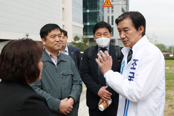 조국, 평택 전입신고…"선거 위해 잠시 머무르지 않겠다"