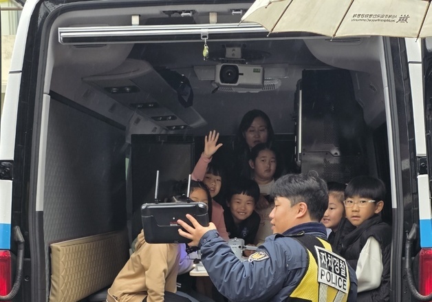 "드론 수색·순찰은 이렇게"…제주자치경찰, 초등 대상 직업체험 교육