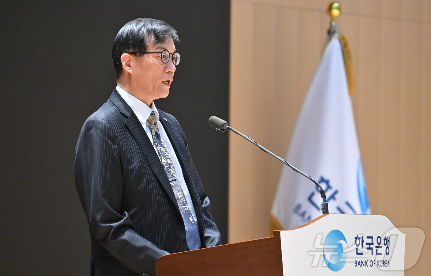 (서울=뉴스1) 최지환 기자 = 이창용 한국은행 총재가 20일 오전 서울 중구 한국은행 별관에서 열린 이임식에서 이임사를 하고 있다. (공동취재) 2026.4.20/뉴스1