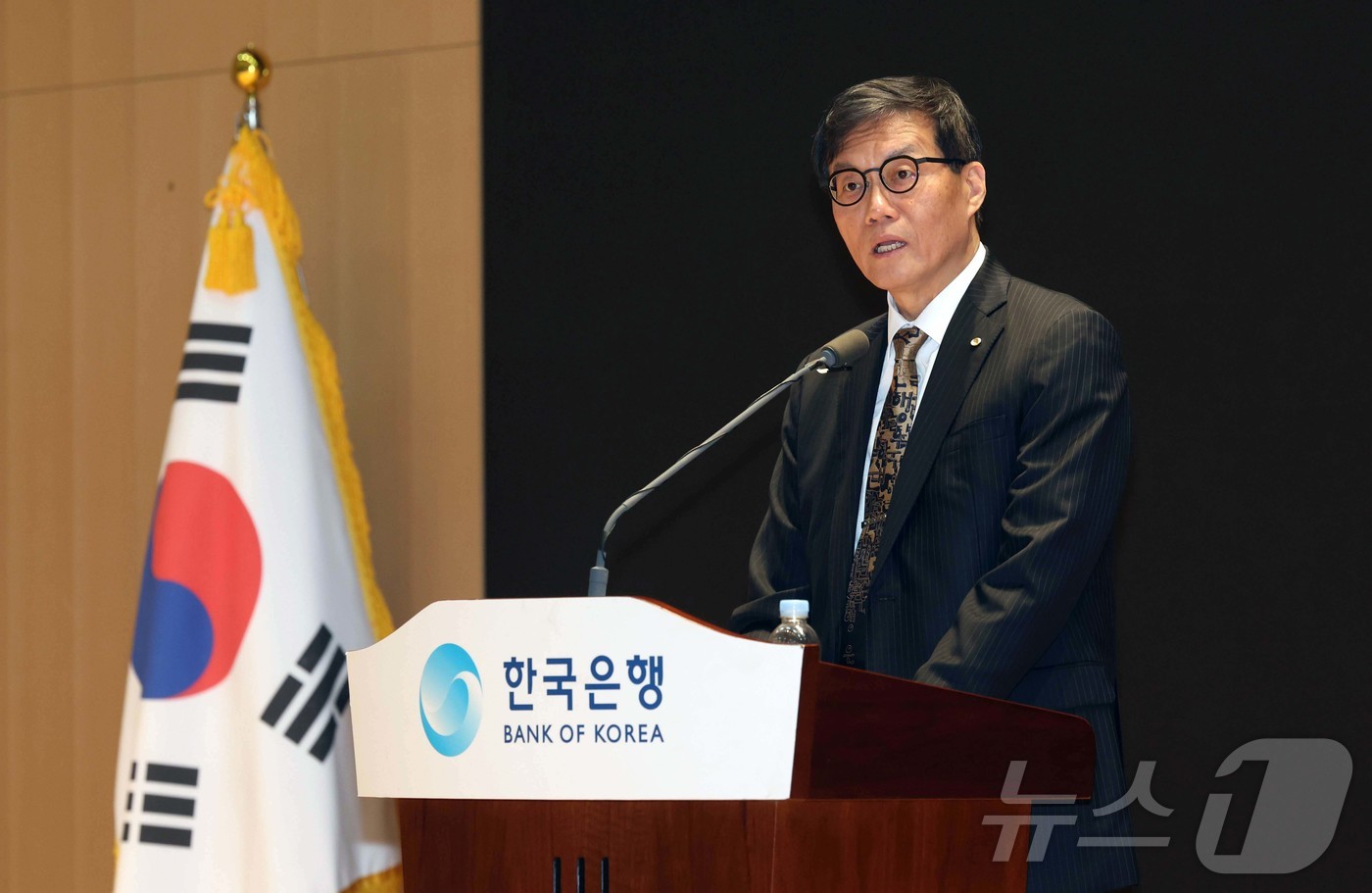 (서울=뉴스1) 최지환 기자 = 이창용 한국은행 총재가 20일 서울 중구 한국은행에서 열린 이임식에서 이임사를 하고 있다. (공동취재) 2026.4.20/뉴스1