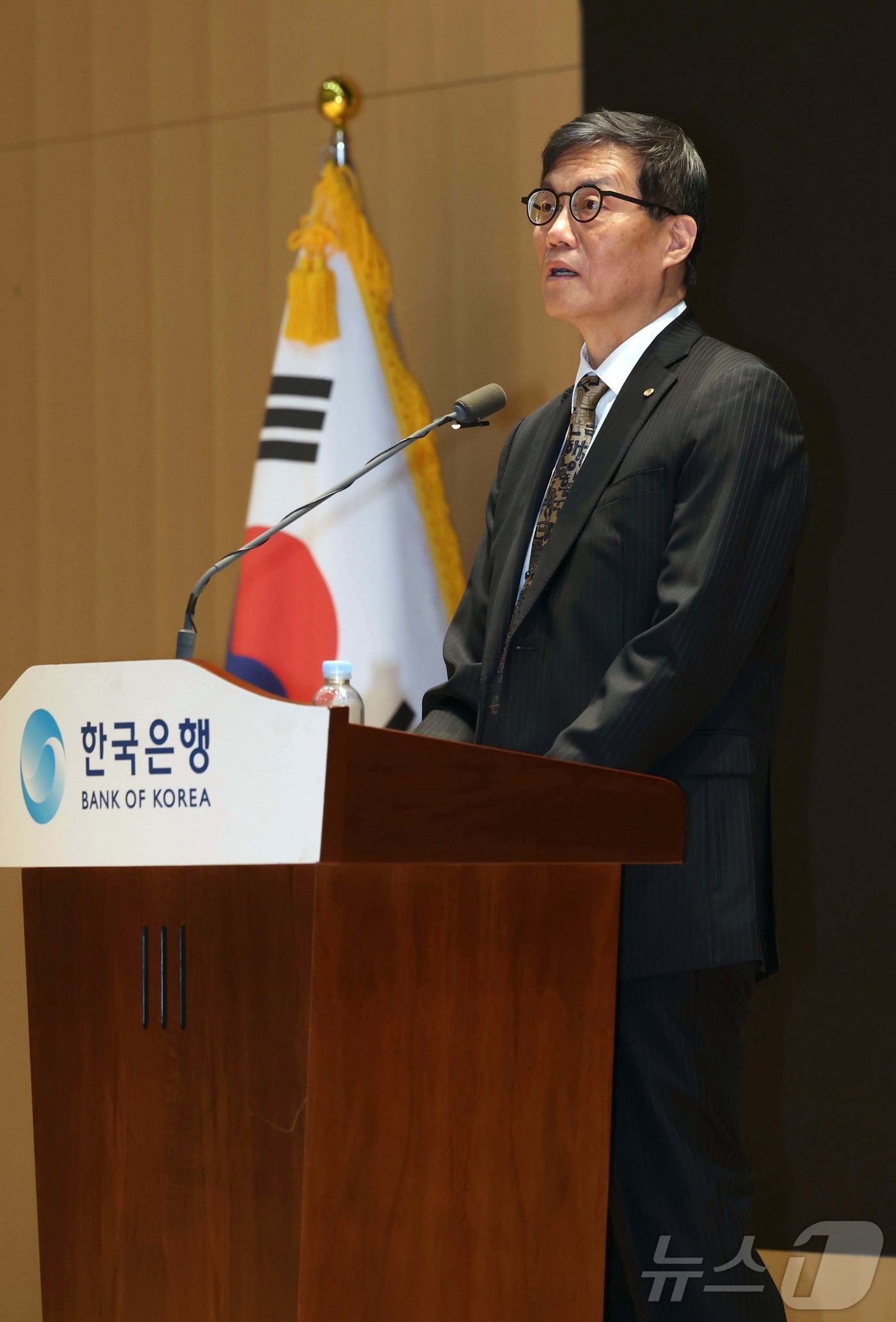 (서울=뉴스1) 최지환 기자 = 이창용 한국은행 총재가 20일 서울 중구 한국은행에서 열린 이임식에서 이임사를 하고 있다. (공동취재) 2026.4.20/뉴스1