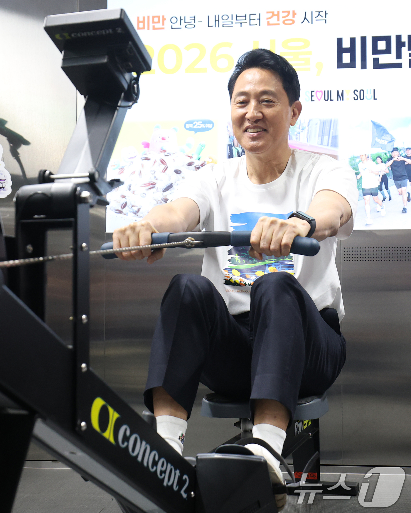 (서울=뉴스1) 오대일 기자 = 오세훈 서울시장이 20일 오전 서울 영등포구 여의나루역 러너스테이션에서 열린 서울시민 비만율 저감방안 현장 발표회에서 비만 저감방안을 발표한 후 로 …