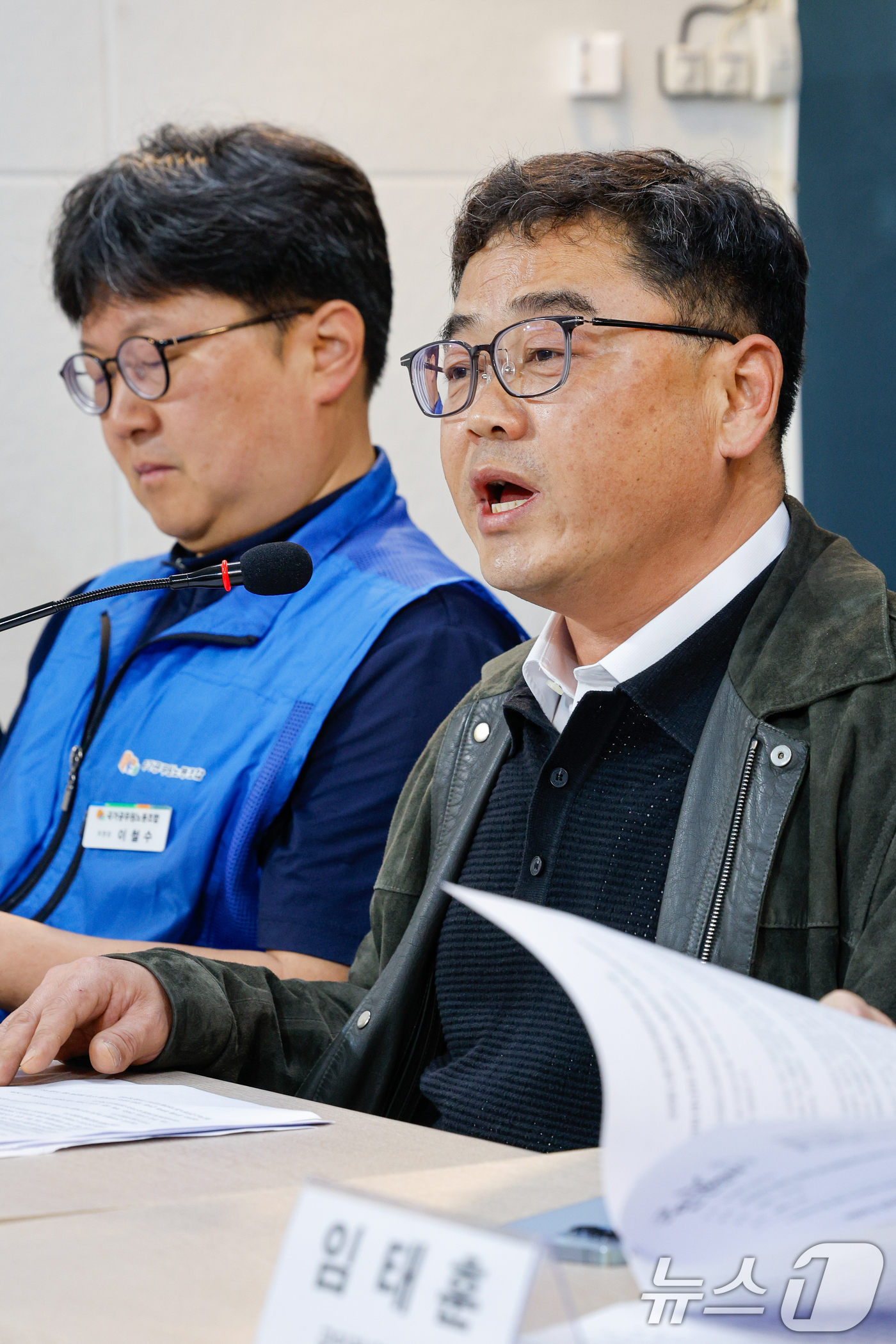 (서울=뉴스1) 안은나 기자 = 손동화 전국군무원연대 재직자 대표가 20일 서울 마포구 군인권센터에서 열린 '군무원 노동기본권 탄압, 보복기소 규탄 기자회견'에 참석해 회견문을 낭 …