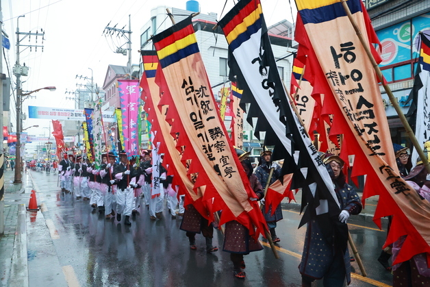 의령홍의장군축제 20만명 발길…"통합과 연대의 힘 보여"