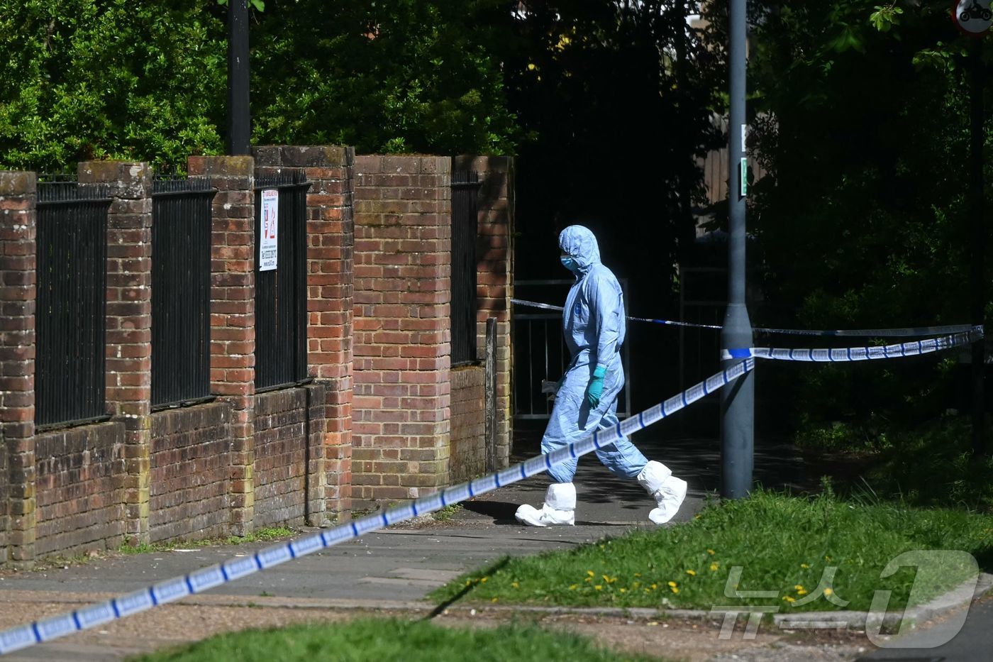 (런던 AFP=뉴스1) 이창규 기자 = 영국 런던 북서부의 켄턴 유나이티드 회당에서 19일(현지시간) 방화사건이 발생해 경찰이 조사하고 있다. 2026.4.19./뉴스1ⓒ AFP= …