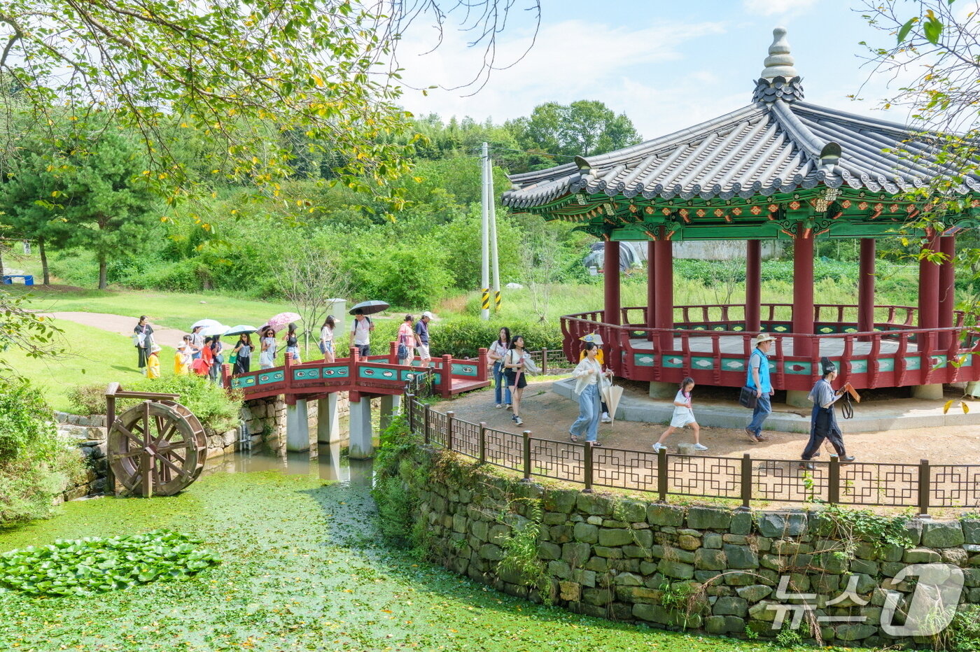 본문 이미지 - 면천읍성 인근 군자정 모습(당진시 제공. 재판매 및 DB금지)2026.4.20/뉴스1