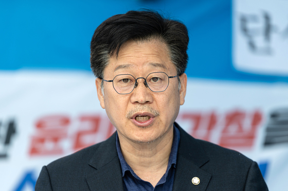 윤리감찰단 부실한 판단 규탄하는 안호영 의원