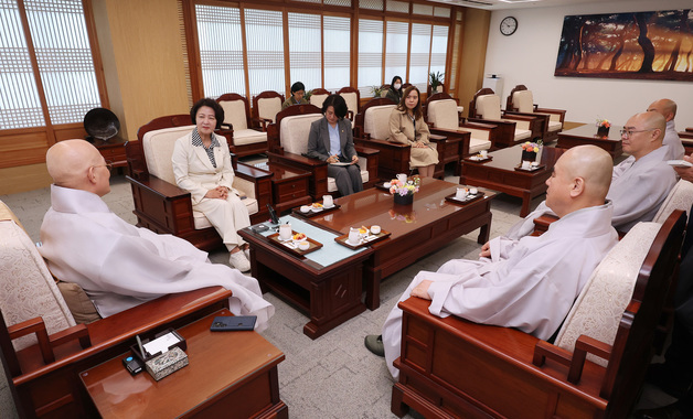 추미애 민주당 경기지사 후보, 조계종 총무원장 진우스님 예방