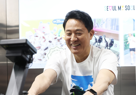 오세훈 서울시장, 러너스테이션 찾아 로잉머신 시연