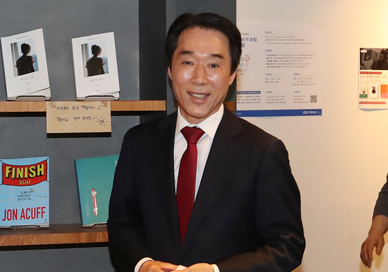 최윤홍 교육감 후보, 전국 최초 공공 AI 도서관 'AI 노드' 설립 공약 발표