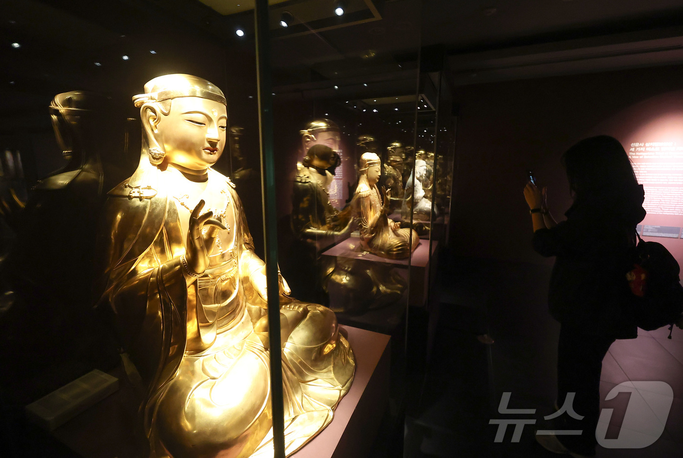 (서울=뉴스1) 김성진 기자 = 20일 서울 종로구 불교중앙박물관에서 열린 선운사 '삼지장보살상' 최초 서울 상경 특별전 '도솔산 선운사-선禪에 들고 구름에 눕다' 전시 설명회에서 …