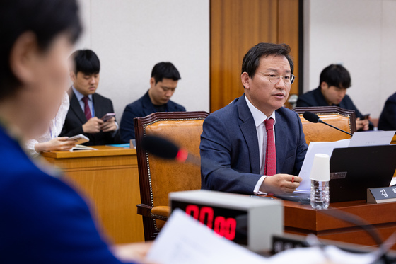 토론하는 김형동 국민의힘 간사