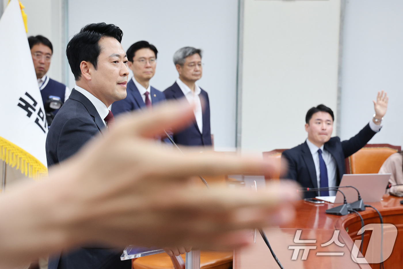 (서울=뉴스1) 신웅수 기자 = 장동혁 국민의힘 대표가 20일 서울 여의도 국회에서 방미 성과 관련 기자간담회를 하고 있다. 2026.4.20/뉴스1