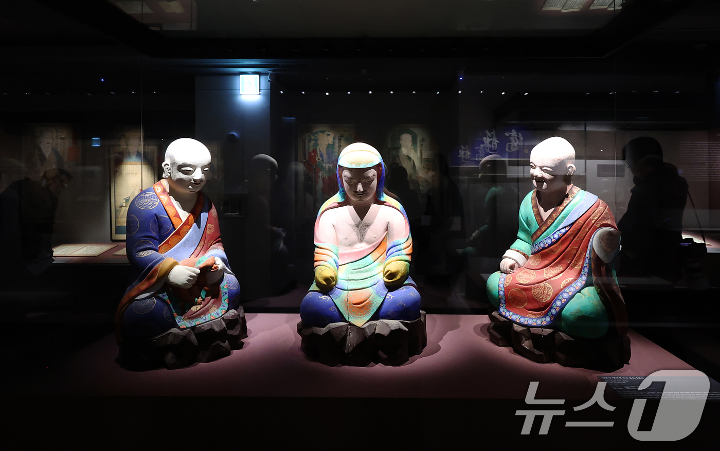 (서울=뉴스1) 조연우 인턴기자 = 20일 서울 종로구 불교중앙박물관에서 열린 특별전 ‘도솔산 선운사-선에 들고 구름에 눕다’에서 국보 1건과 보물 11건 등 81건 157점이 공 …