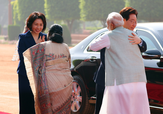 李대통령, 모디 총리 영접 받으며 국빈 환영식…곧 정상회담