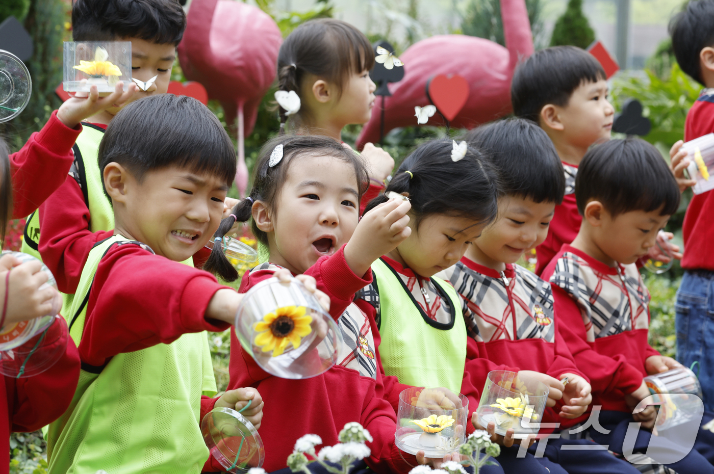 (함평=뉴스1) 김태성 기자 = 제28회 함평나비대축제를 앞두고 20일 전남 함평엑스포공원에서  나비날리기 행사를 개최했다. 축제는  '꿈꾸는 나비, 시작되는 여정'을 주제로 오는 …