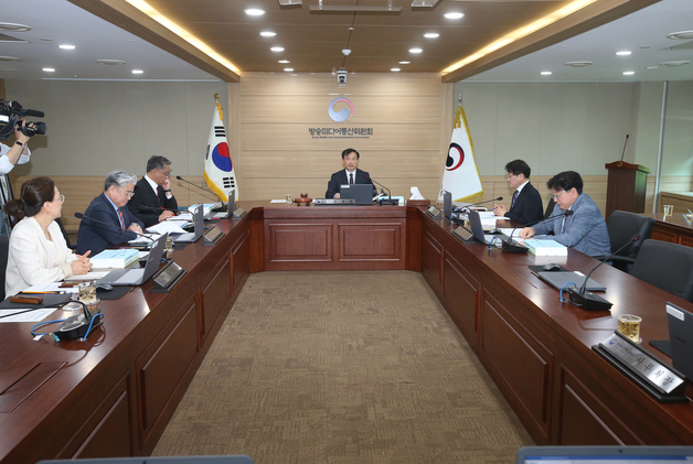 방미통위, 3차 회의…지분변경 승인·과태료 처분 등 논의(종합)