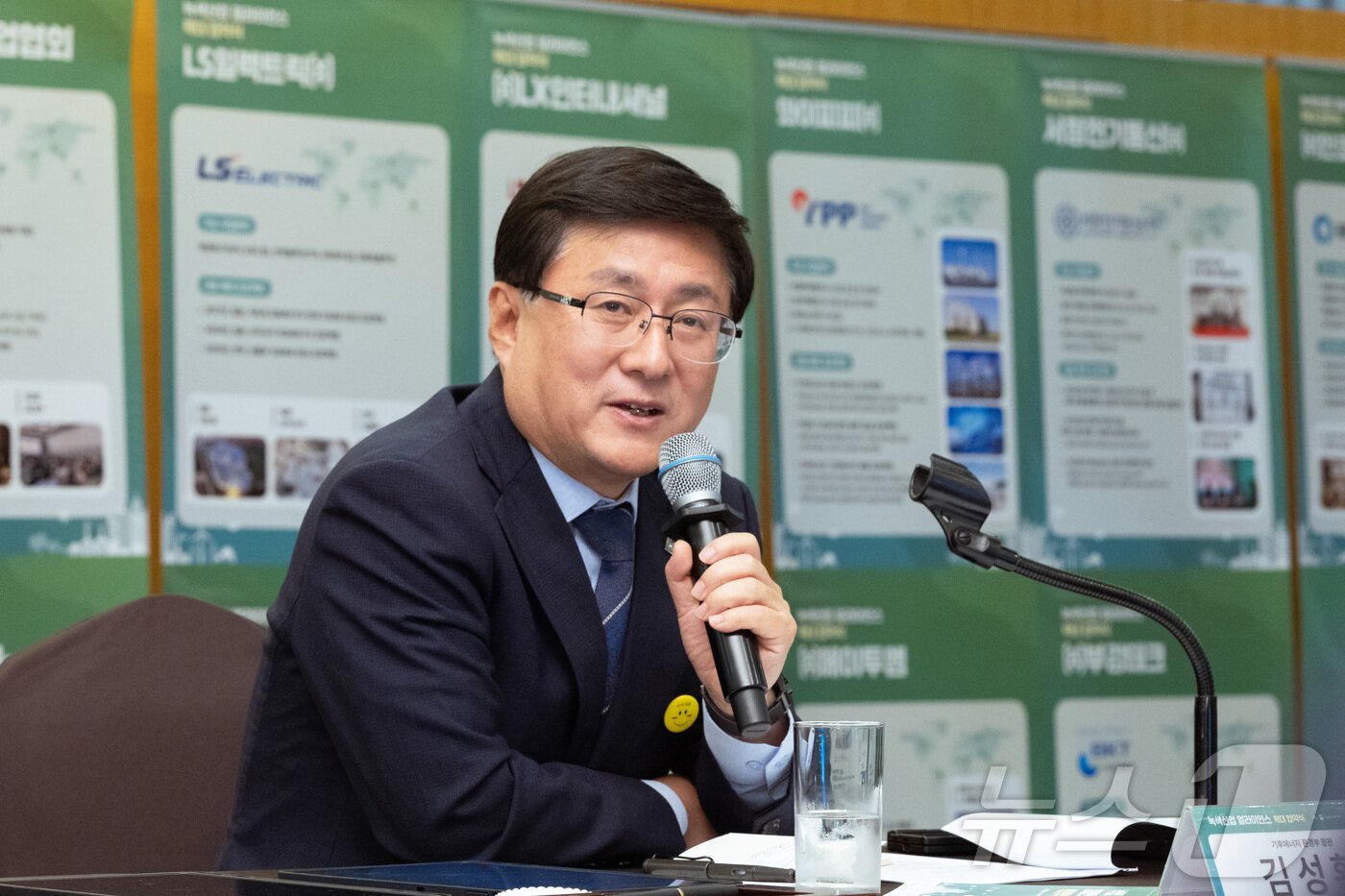 본문 이미지 - 김성환 기후에너지환경부 장관이 전남 여수시 소노캄 호텔에서 열린 녹색산업 얼라이언스 확대 간담회에서 발언을 하고 있다. (기후에너지환경부 제공. 재판매 및 DB 금지) 2026.4.20 ⓒ 뉴스1