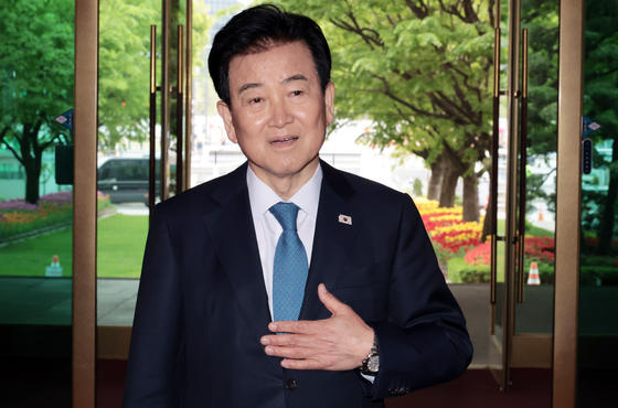 북한 핵시설 관련 입잡 밝히는 정동영 장관