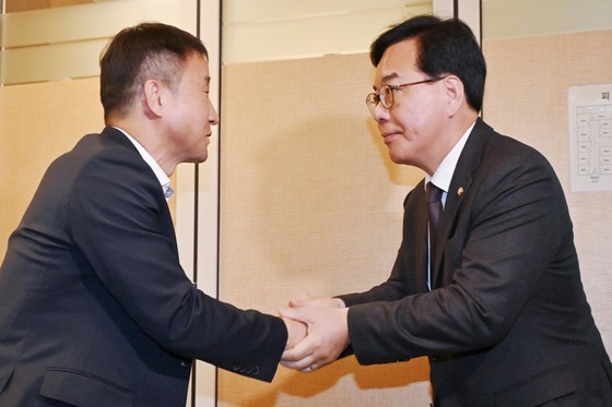 오찬 회동 갖는 여야 원내대표