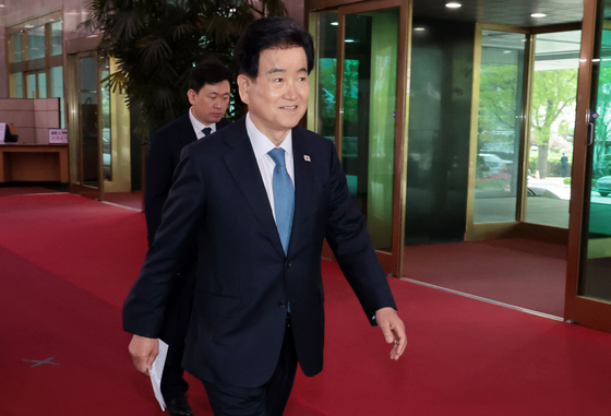 이동하는 정동영 장관