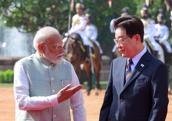 이재명 대통령 안내하는 나렌드라 모디 인도 총리