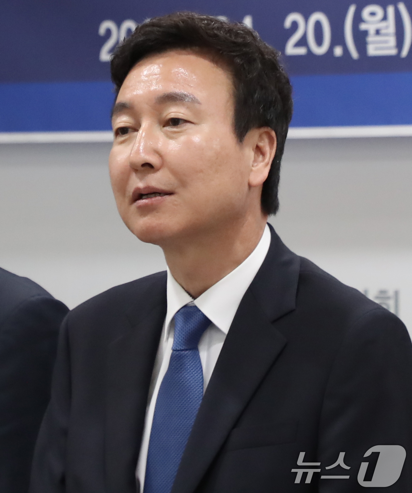 (울산=뉴스1) 조민주 기자 = 더불어민주당 1호 영입인재인 전태진 변호사가 20일 울산시의회 프레스센터에서 기자회견을 하고 있다. 전 변호사는 6·3 지방선거와 함께 치러지는 울 …