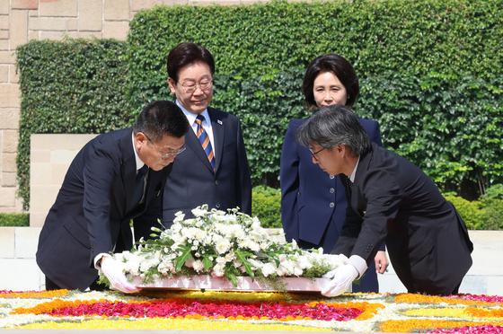 이재명 대통령, 간디 추모공원 헌화