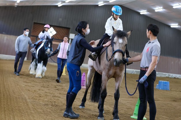 마사회, 장애인의 날 맞아 재활승마 체험 행사 개최