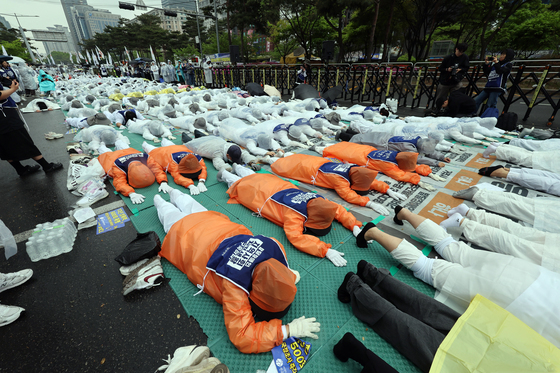 오체투지하는 장애인부모연대