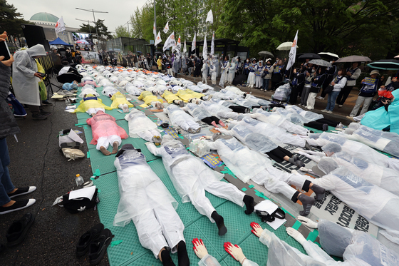 오체투지하는 장애인부모연대