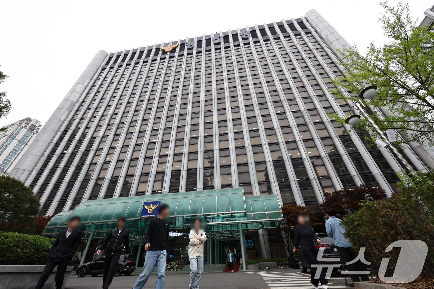 (서울=뉴스1) 최지환 기자 = 3대 특검(내란·김건희·순직 해병)이 마무리하지 못한 사건을 수사 중인 권창영 특검팀(종합특검)이 20일 경찰청, 강원경찰청, 춘천경찰서 등에 대한 …