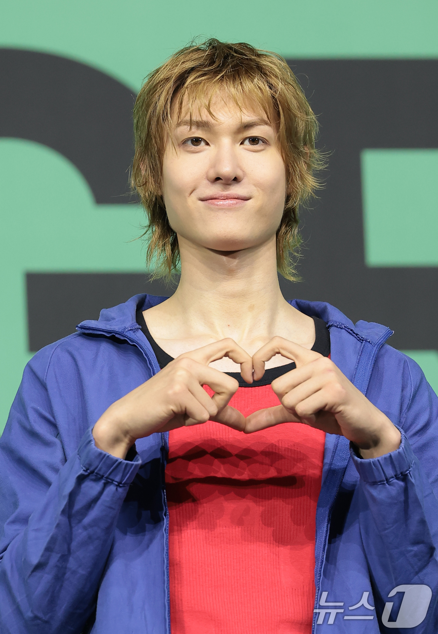 (서울=뉴스1) 권현진 기자 = 그룹 코르티스(CORTIS)의 마틴이 20일 서울 광진구 예스24라이브홀에서 열린 미니 2집 'GREENGREEN'(그린그린) 발매 쇼케이스에서 포 …