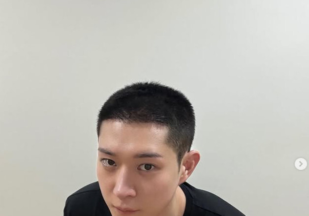 "잘 다녀오겠습니다" 김영대, 20일 육군 현역 입대…까까머리 공개