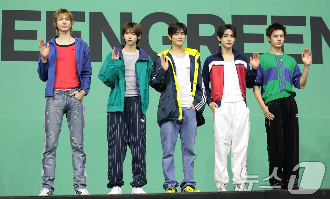 (서울=뉴스1) 권현진 기자 = 그룹 코르티스(CORTIS)의 마틴(왼쪽부터)과 주훈, 건호, 성현, 제임스가 20일 서울 광진구 예스24라이브홀에서 열린 미니 2집 'GREENG …