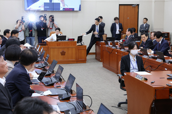 신현송 한국은행 총재 후보자 인사청문보고서 채택