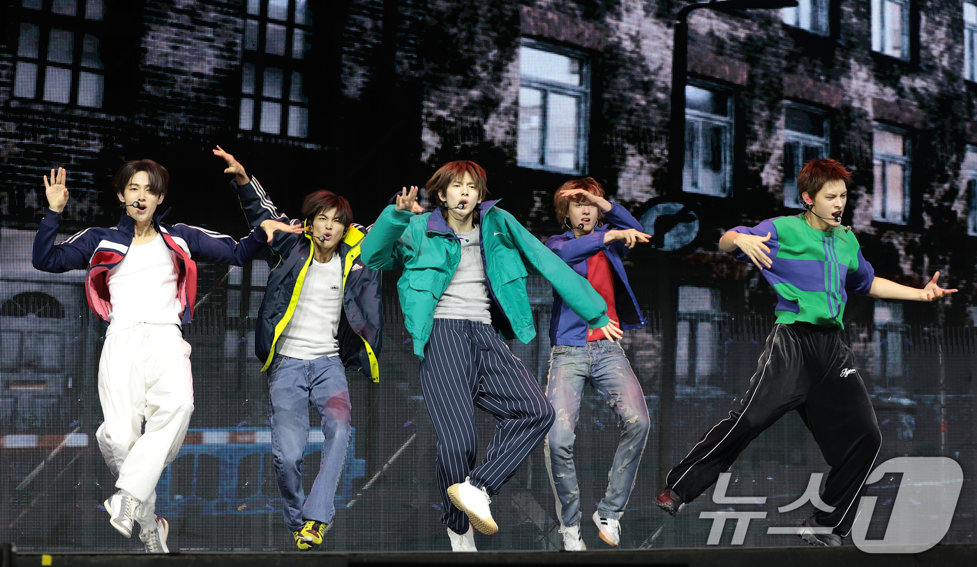 (서울=뉴스1) 권현진 기자 = 그룹 코르티스(CORTIS)가 20일 서울 광진구 예스24라이브홀에서 열린 미니 2집 'GREENGREEN'(그린그린) 발매 쇼케이스에서 타이틀 곡 …