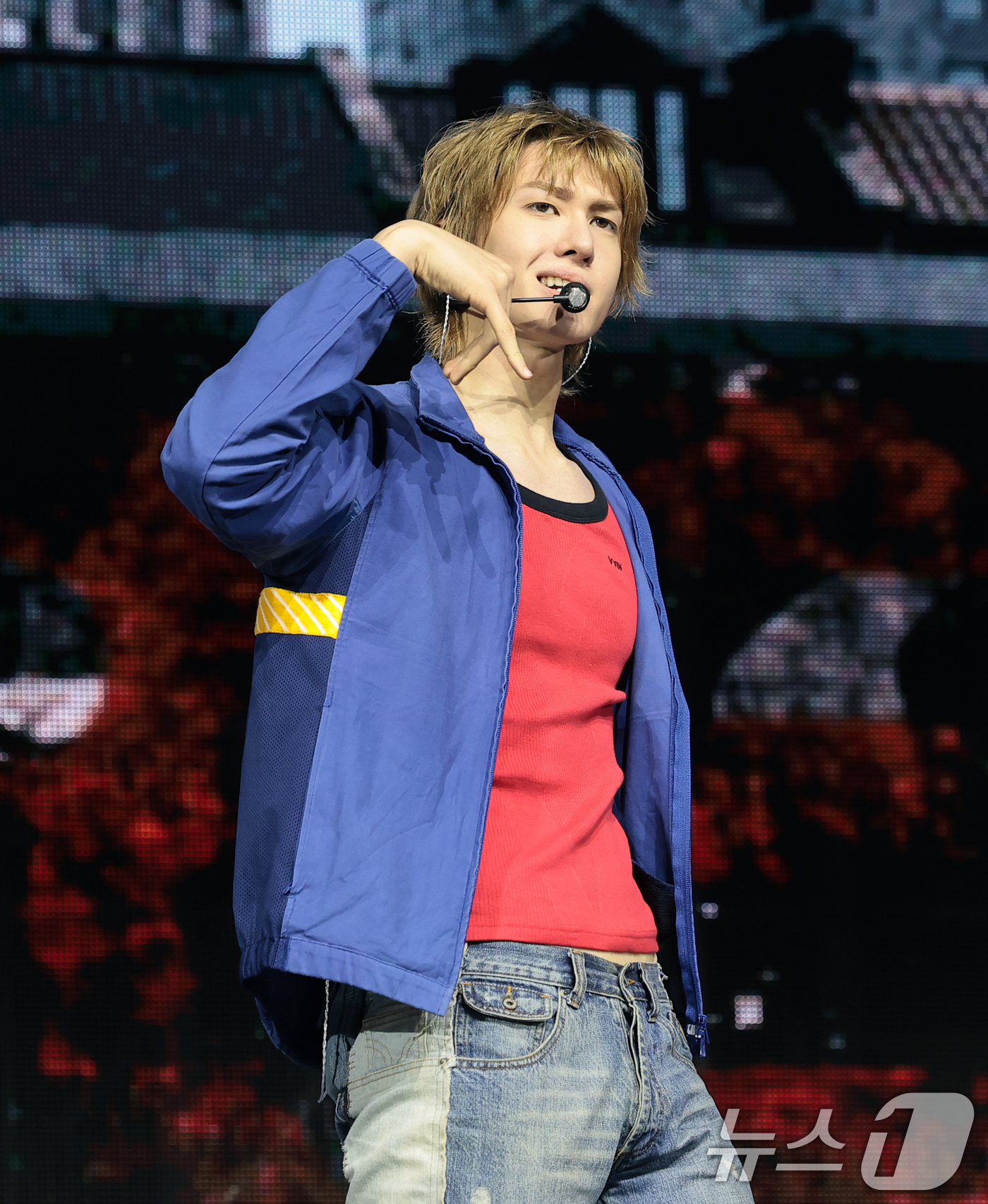 (서울=뉴스1) 권현진 기자 = 그룹 코르티스(CORTIS) 마틴이 20일 서울 광진구 예스24라이브홀에서 열린 미니 2집 'GREENGREEN'(그린그린) 발매 쇼케이스에서 타이 …