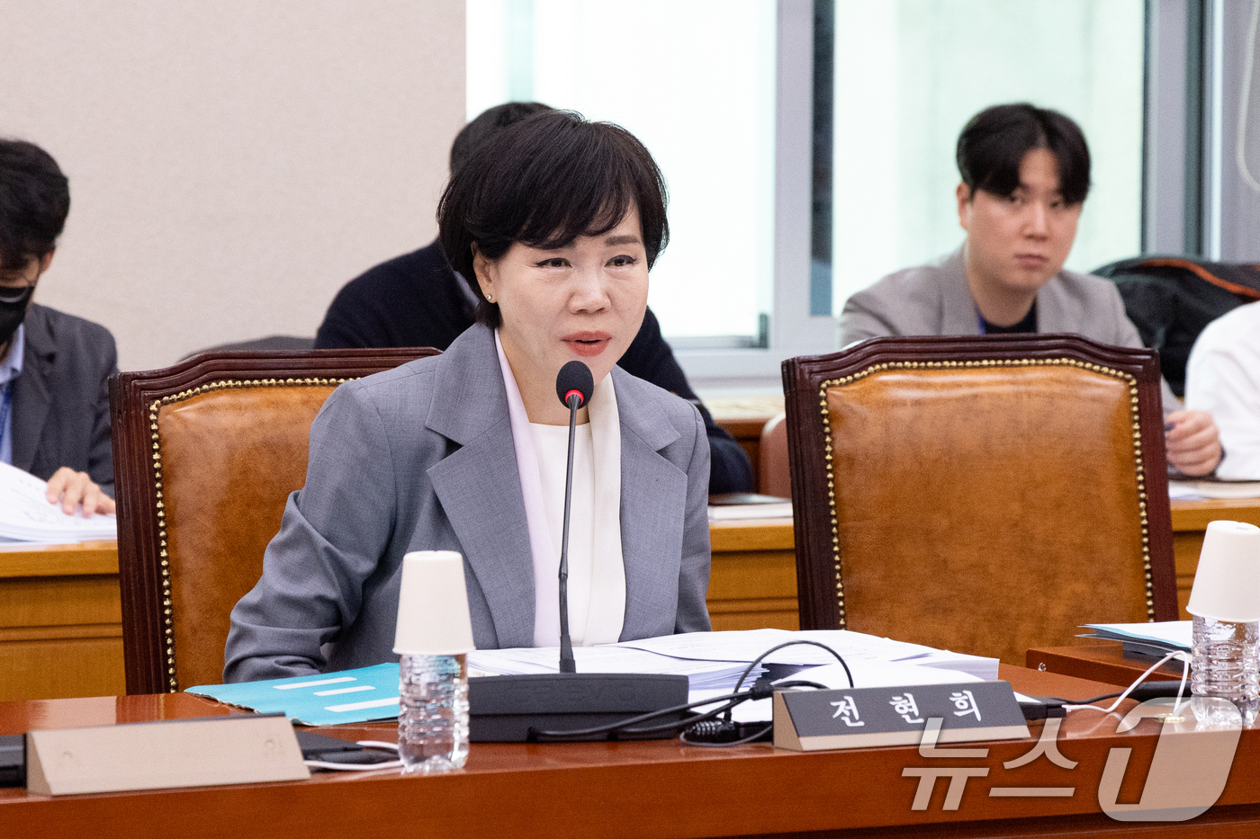 (서울=뉴스1) 이승배 기자 = 20일 서울 여의도 국회에서 열린 제434회국회(임시회) 법제사법위원회 제2차 법안심사제1소위원회에서 전현희 더불어민주당 위원이 인사말을 하고 있다 …