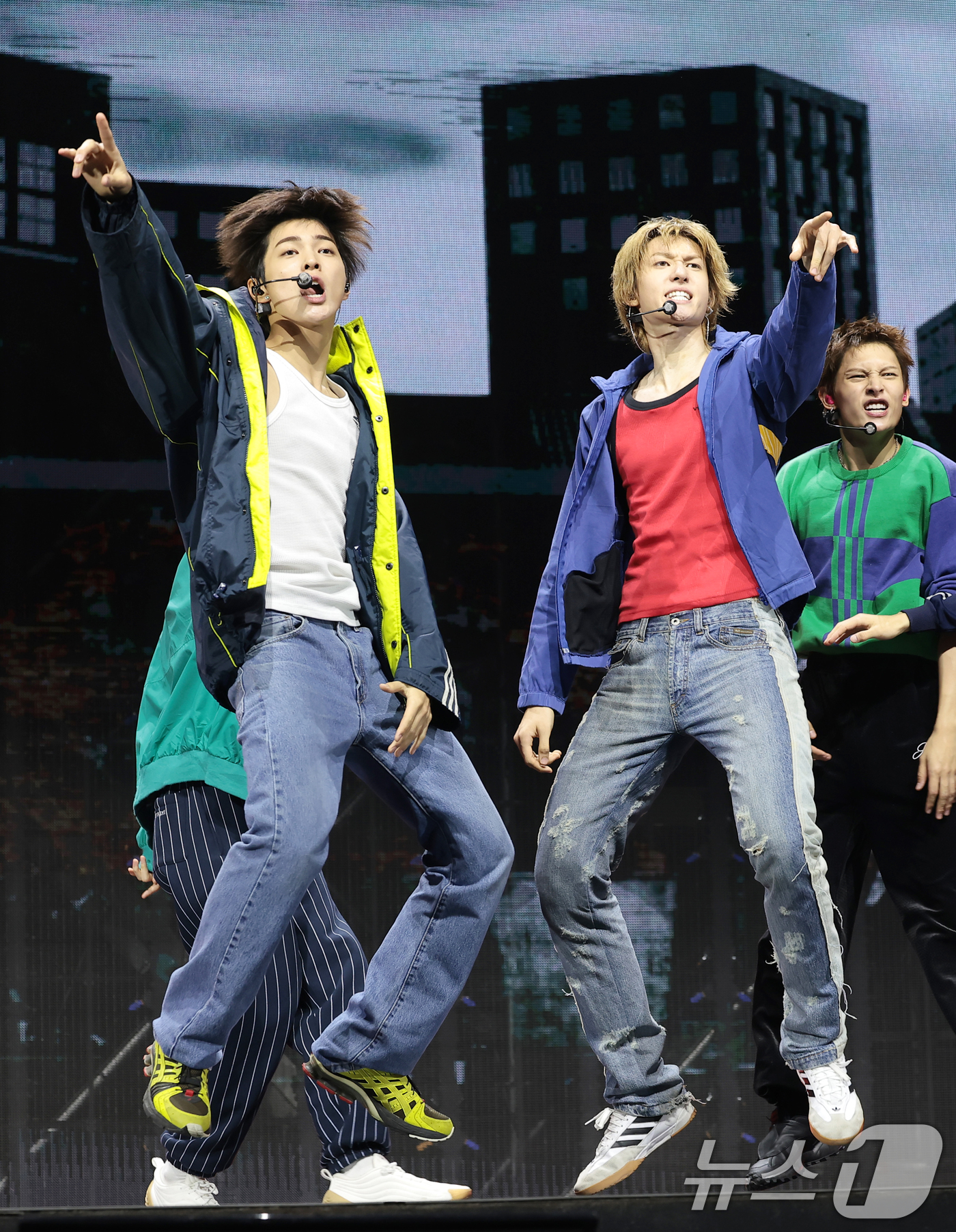 (서울=뉴스1) 권현진 기자 = 그룹 코르티스(CORTIS) 건호와 마틴(오른쪽)이 20일 서울 광진구 예스24라이브홀에서 열린 미니 2집 'GREENGREEN'(그린그린) 발매 …