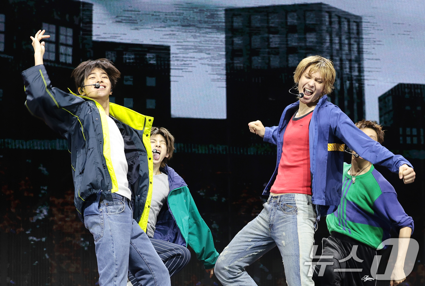 (서울=뉴스1) 권현진 기자 = 그룹 코르티스(CORTIS) 건호와 마틴(오른쪽)이 20일 서울 광진구 예스24라이브홀에서 열린 미니 2집 'GREENGREEN'(그린그린) 발매 …