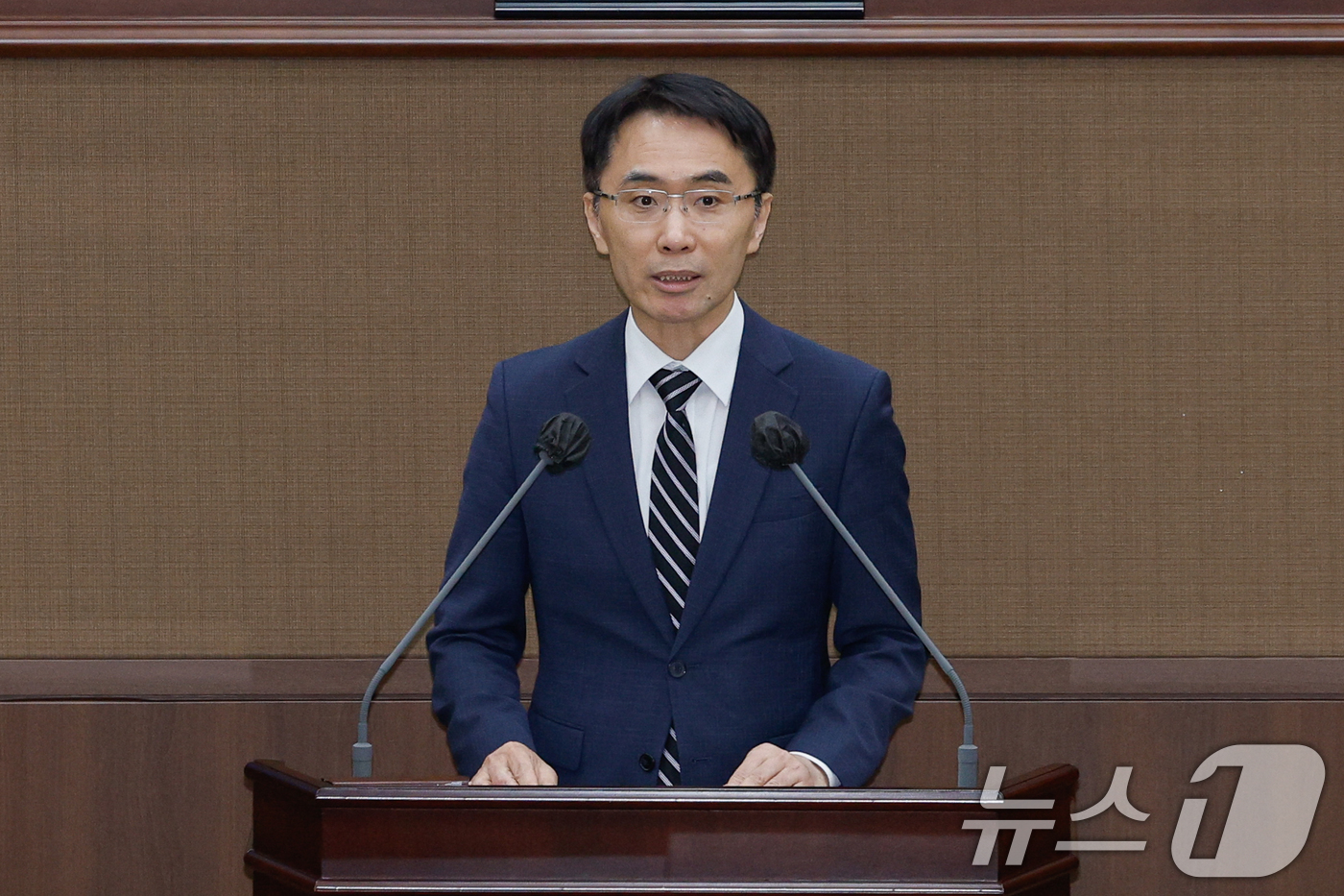 (서울=뉴스1) 안은나 기자 = 김천홍 서울시교육감 권한대행(부교육감)이 20일 오후 중구 서울시의회에서 열린 제335회 임시회 제1차 본회의에 참석해 2026년도 제1회 추가경정 …