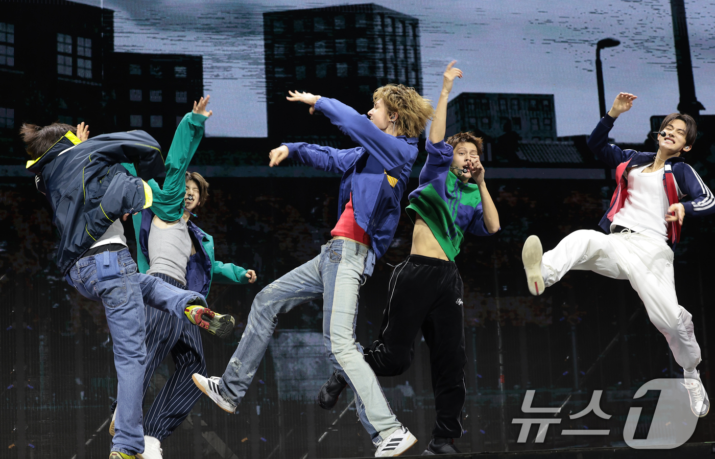 (서울=뉴스1) 권현진 기자 = 그룹 코르티스(CORTIS)가 20일 서울 광진구 예스24라이브홀에서 열린 미니 2집 'GREENGREEN'(그린그린) 발매 쇼케이스에서 타이틀 곡 …