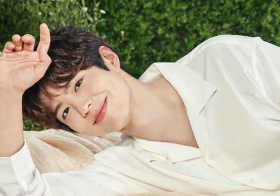 등만 봐도 설레는 '문짝남 스타'…3위 남주혁 2위 박보검, 1위는?