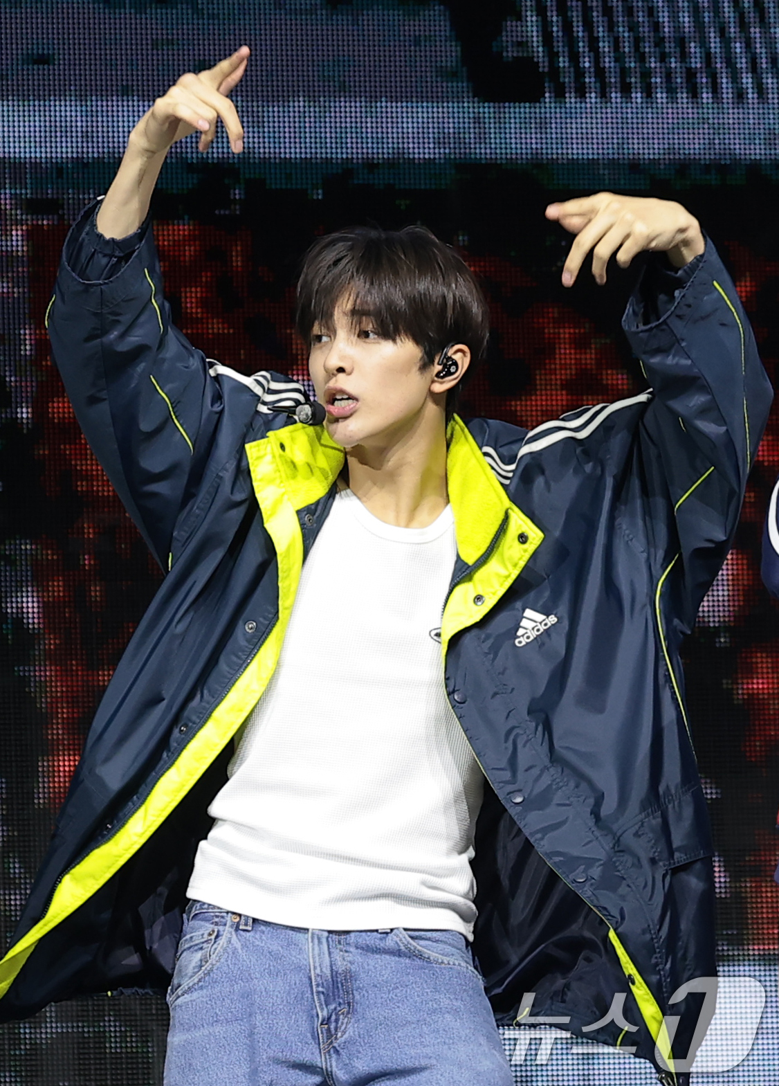 (서울=뉴스1) 권현진 기자 = 그룹 코르티스(CORTIS) 건호가 20일 서울 광진구 예스24라이브홀에서 열린 미니 2집 'GREENGREEN'(그린그린) 발매 쇼케이스에서 타이 …