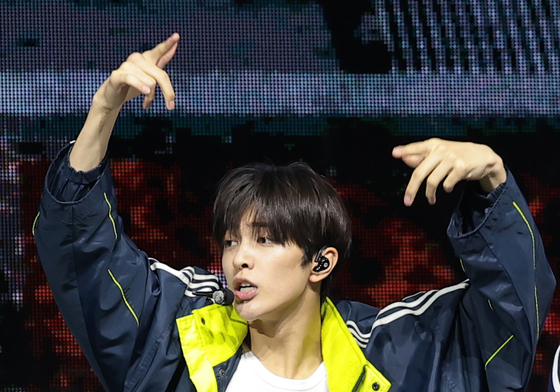 건호, 무대를 지배하는 자