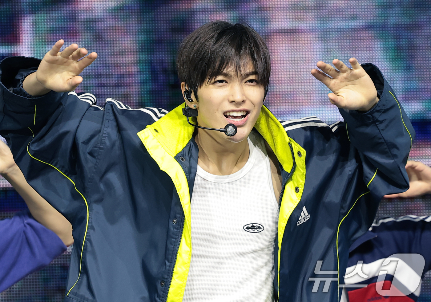 (서울=뉴스1) 권현진 기자 = 그룹 코르티스(CORTIS) 건호가 20일 서울 광진구 예스24라이브홀에서 열린 미니 2집 'GREENGREEN'(그린그린) 발매 쇼케이스에서 타이 …